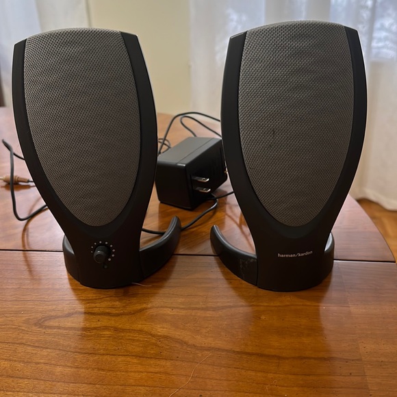 harman/kardon Computer Speakers - set of two with USB chords and plug-in - Picture 3 of 4